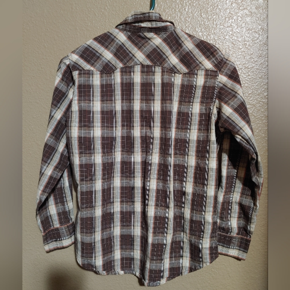 Boys size 10/12 plaid Wrangler shirt. - Picture 2 of 3